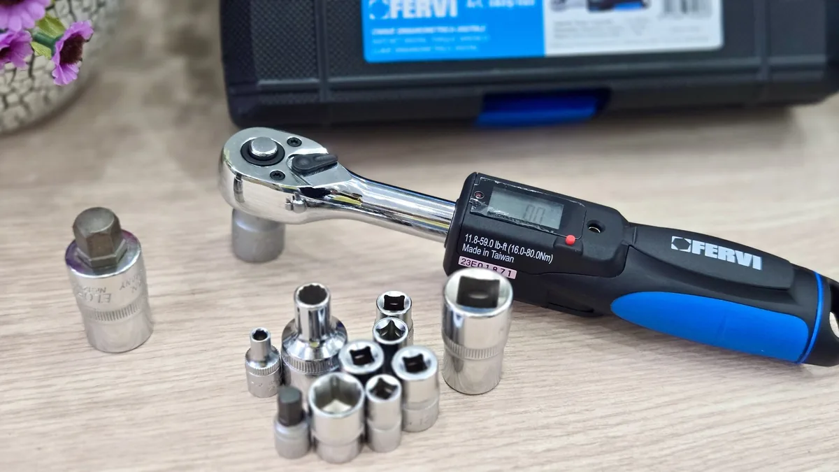 Cờ lê lực điện tử FERVI 0809