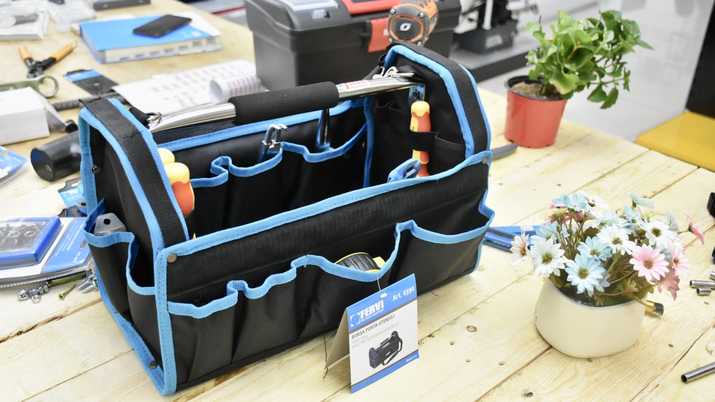 Ngăn chứa dụng cụ