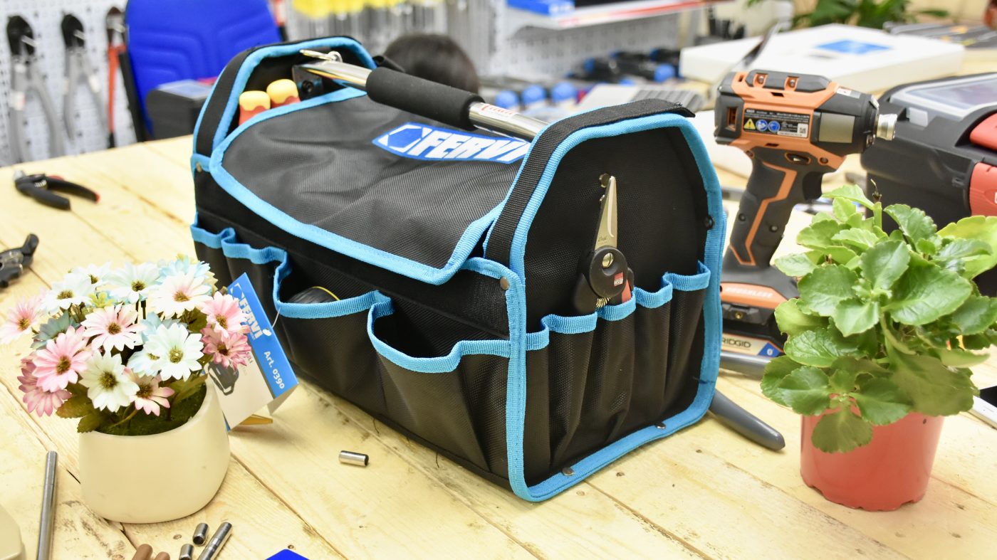 ngăn bên hông túi xách tay