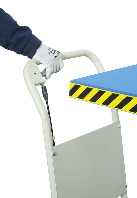 thắng tay chủ động trên xe nâng hàng đầy tay bằng thủy lực