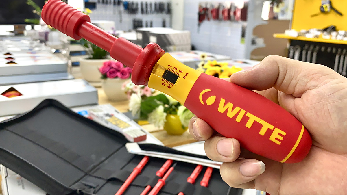 Thang đo được khắc rõ ràng trên tay cầm