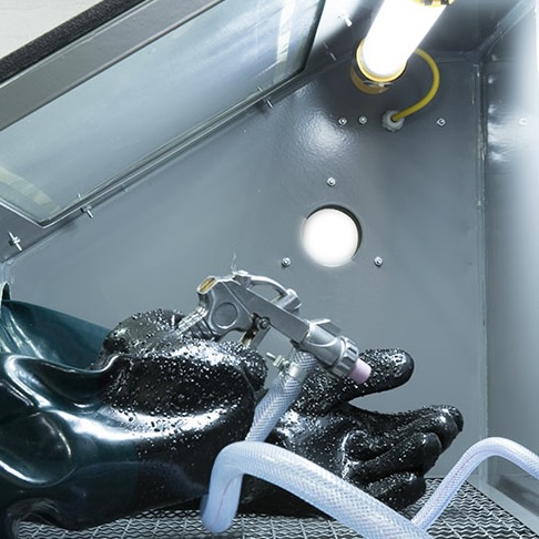 Buồng phun cát FERVI 0487 kết nối hút bụi xử lý bề mặt chi tiết thumbnail 4