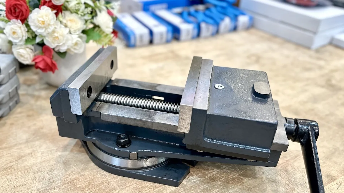 Ứng dụng ê tô FERVI M024/160