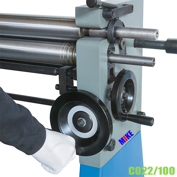 C022 Máy lốc tôn 3 trục độ dày max 2mm Fervi Italia