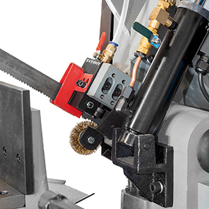 Máy cưa băng kim loại FERVI 0230, cấp phôi bằng thủy lực