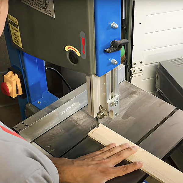 Máy cưa vanh đứng FERVI FC94/245, chế biến gỗ, nhập từ Ý.