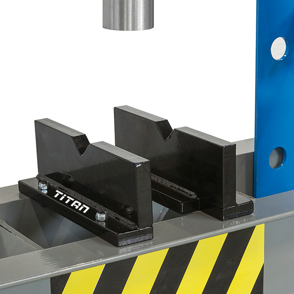 Máy ép thủy lực 30 tấn FERVI P001/30, bơm 2 cấp tốc độ, xylanh động.