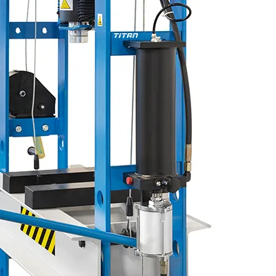 Máy ép thủy lực 45 tấn bằng tay P001/45, trợ lực điều khiển bằng khí nén.