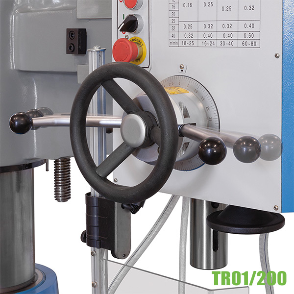 Máy khoan TR01/200, hướng tâm trụ chính ∅200mm, bàn máy 400x400mm thumbnail 5