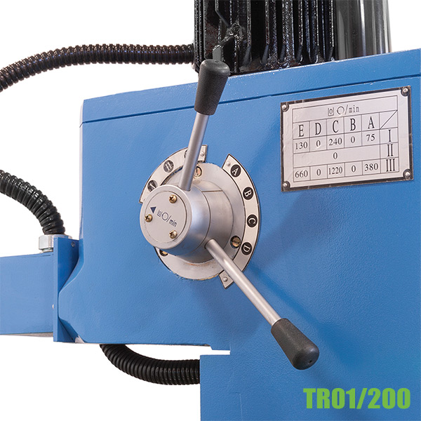 Máy khoan TR01/200, hướng tâm trụ chính ∅200mm, bàn máy 400x400mm thumbnail 6